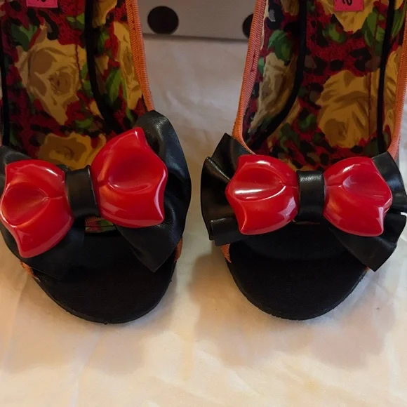 Betsey Johnson Black Heels with Red Bow - Picture 3 of 15